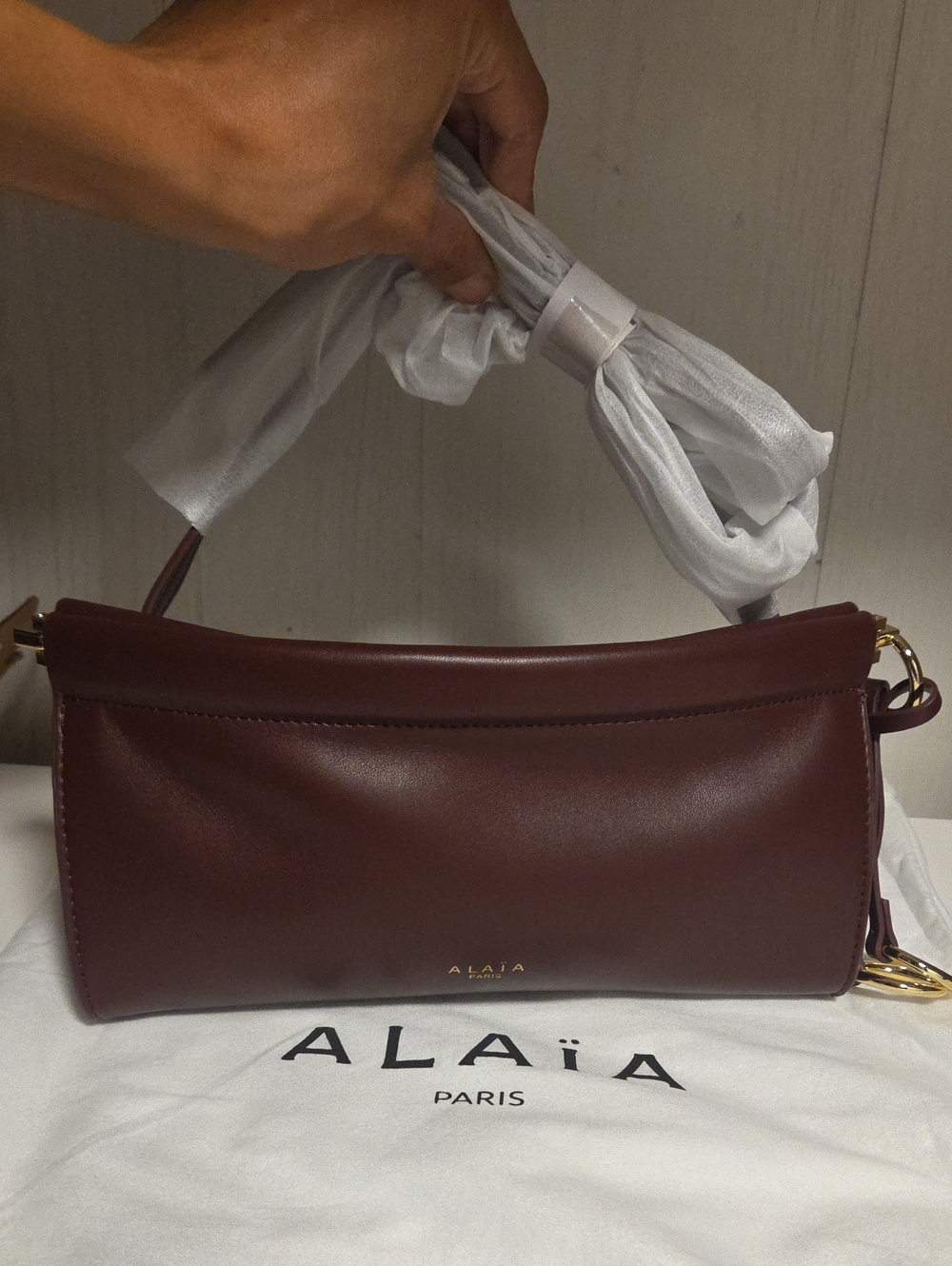 NWT Le Click Small Shoulder Bag in Glossy Leather Burgundy East West Bag - Picture 2 of 9
